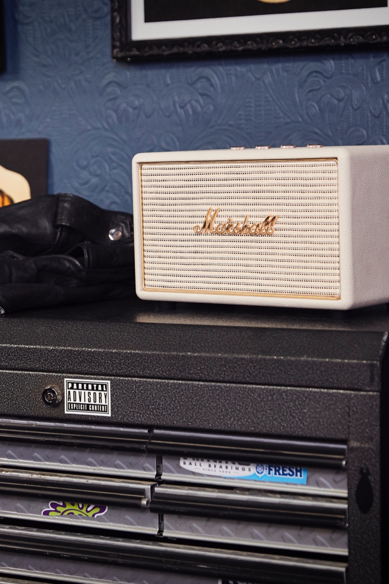 connect marshall speaker to tv