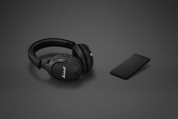 Over ear headphones Marshall